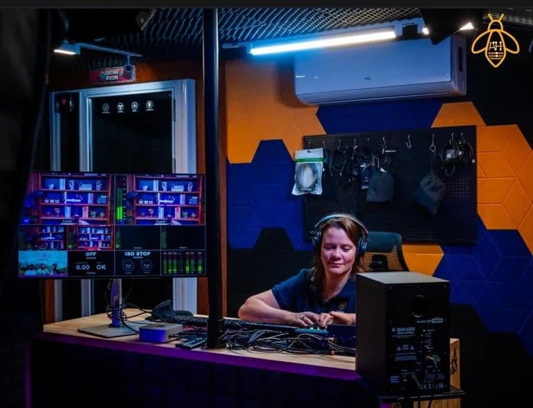 Editing room with live multiview monitoring